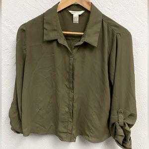 Urban Heritage blouse, perfect for office wear. Size L in colour green.